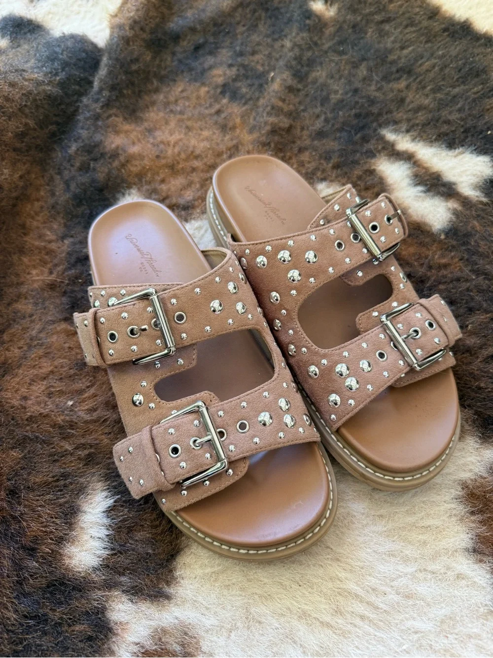 Universal Threshold Sandals with Studs